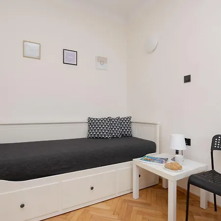 Apartamento Bright With Balcony In Wola By Renters *